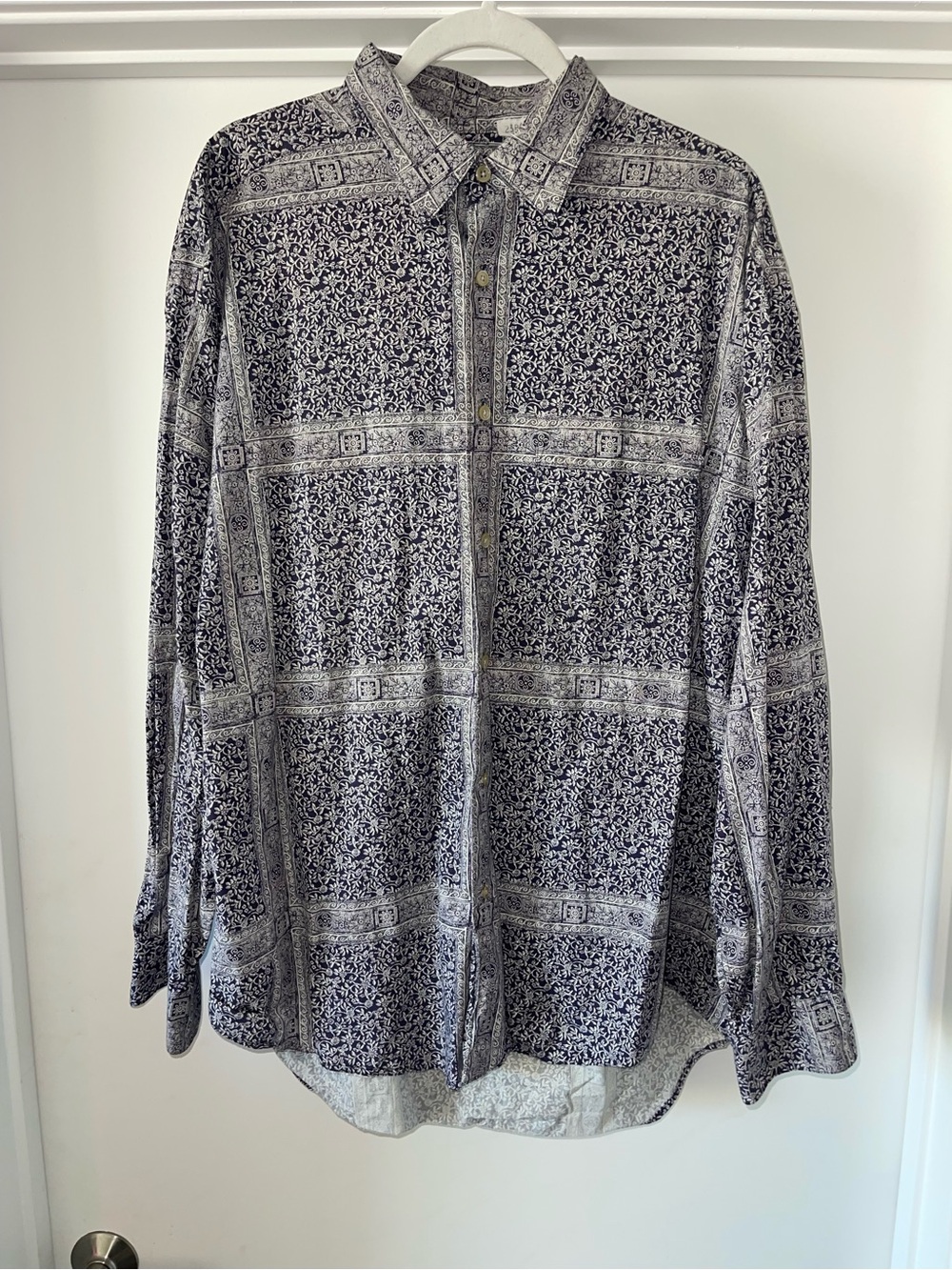 Banana Republic Black & White Patterned Long-Sleeve Button-Down Shirt